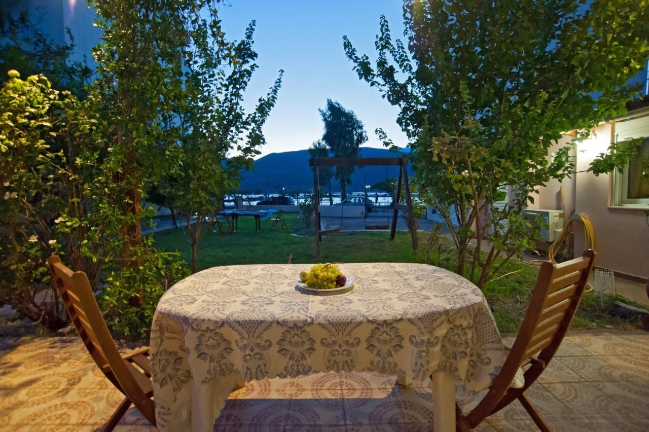 Elli 2 Beach-front With Garden *