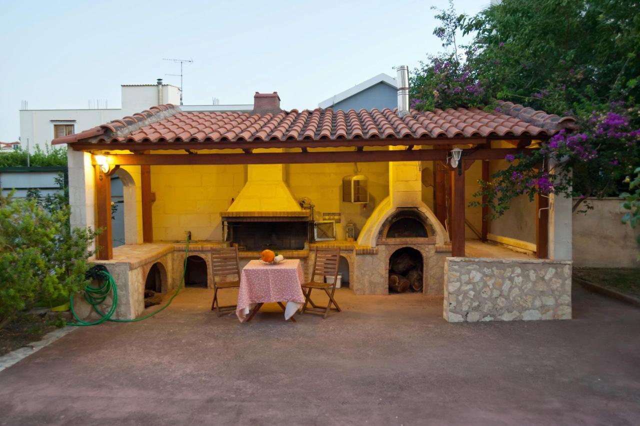 Elli 2 Beach-front With Garden *
